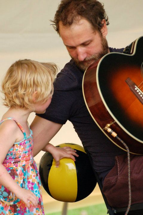 Ottawa Folk Festival, 2010 — onstage with Craig Cardiff. Source: personal Drive archive.
