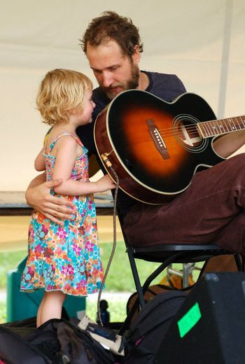 Ottawa Folk Festival, 2010. Onstage with Craig Cardiff. Source: Google Drive archive ‘OttawaFolkFestival2010_420219939246’; photographer uncredited.
