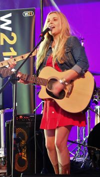 Hannah Paris @Camden Chapel