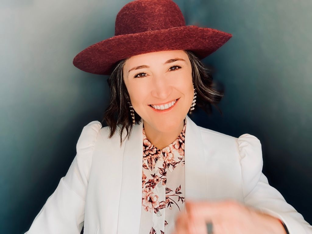 Kelcy Mae — Photo