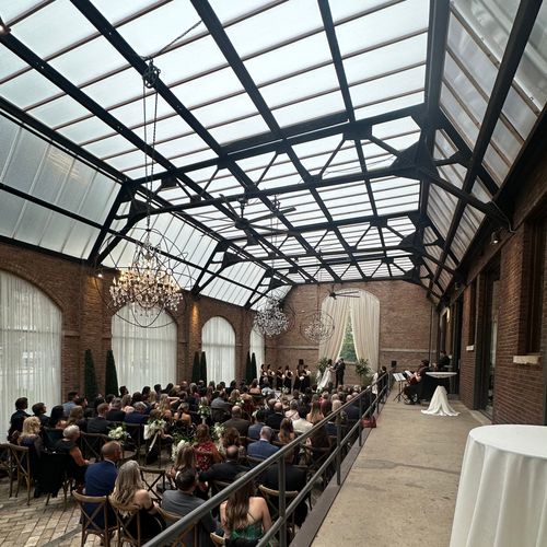 Sculpture Garden wedding at Bridgeport Art Center Chicago with live music