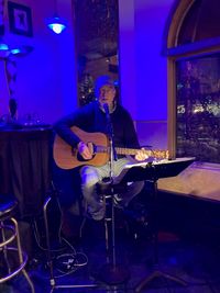 Thomas Johnston Plays Mama's Cafe Baci