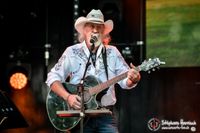 NEW COUNTRY RAIN