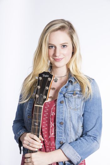 Ava Suppelsa
