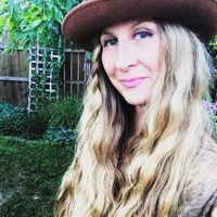 Gia Warner Acoustic Solo