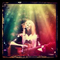 Gia Warner Acoustic Solo