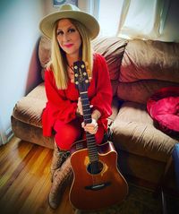 Gia Warner Solo Acoustic