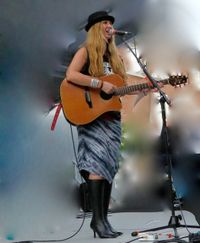 GIA WARNER Acoustic Solo