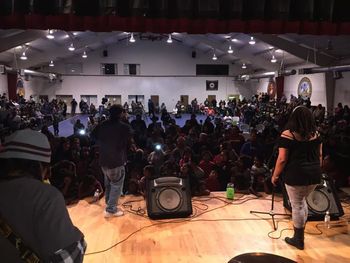 Good shot of the stage and peeps
