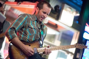 Live at Smoke Daddy
photo by Art Amol
