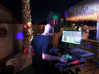 DJ PAYNE MIXING LOL
