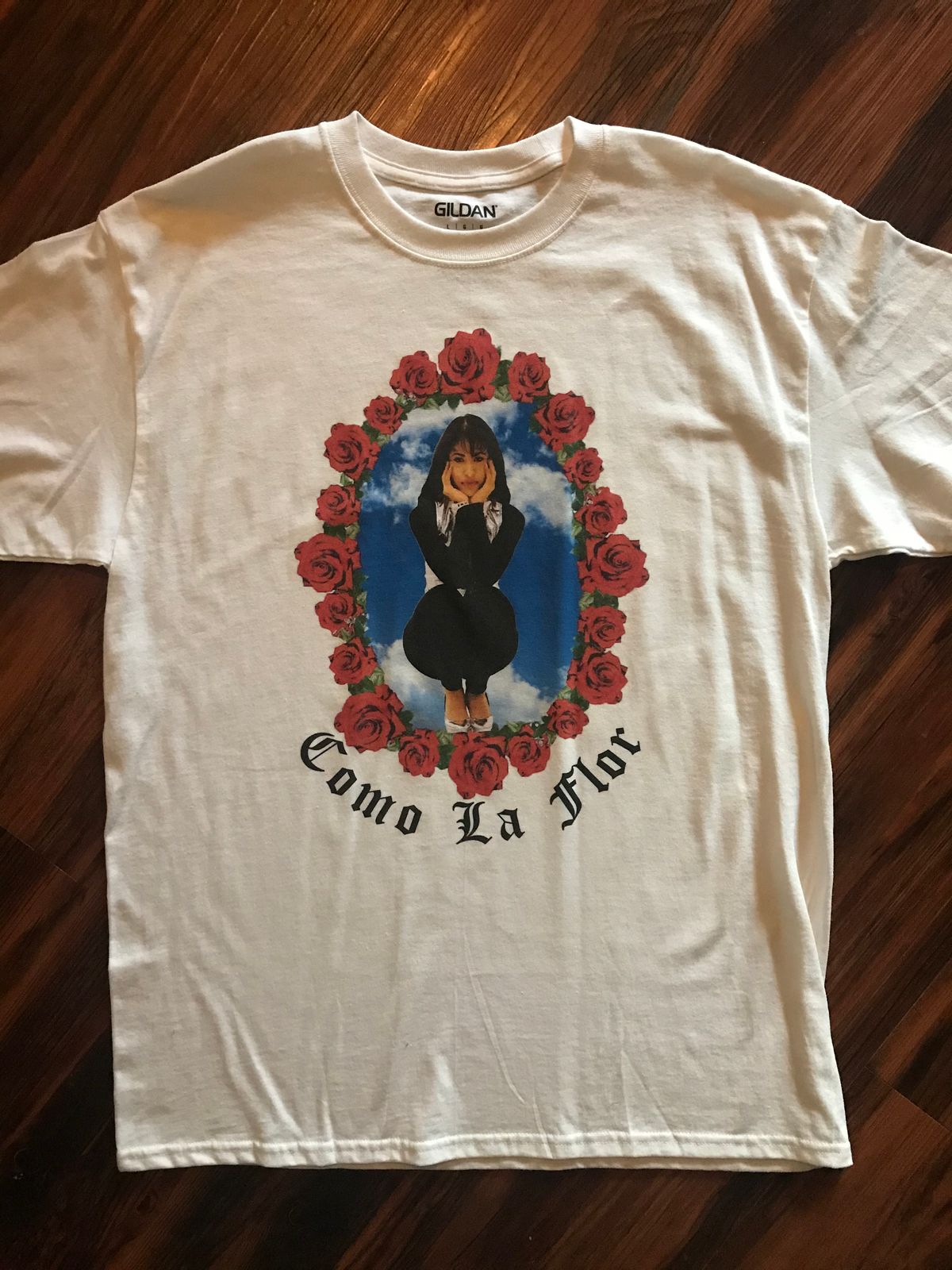 Como La Flor Tee