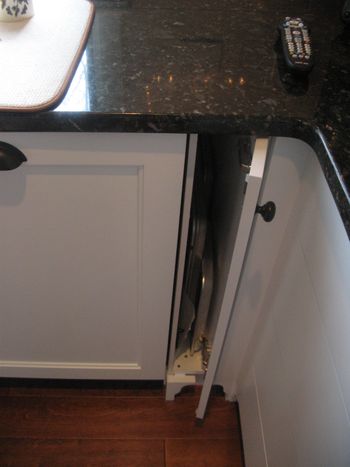 Maple kitchen in white 9 small tray cab
