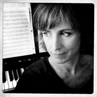 Trio Gig with Nikki Custy and Caroline Taylor @ Sully's