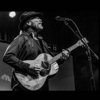 NICK VIGARINO PLAYS THE SPAR!