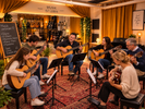 Gruppenunterricht für Gitarre  (inkl. Leihgitarre für zu Hause)