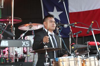 Daniel Zarate...Vocal/Percusión/Timbales...
