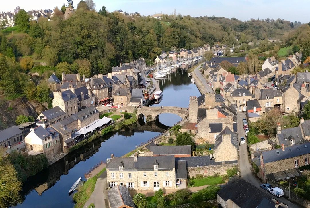 Dinan

