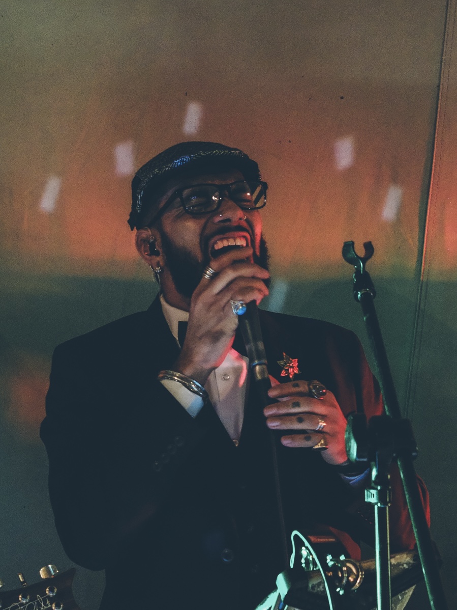live wedding band electric ocean perform tipi wedding in Essex