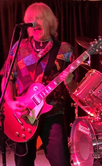 Mike Rust jammin' on the Les Paul

