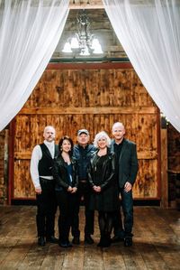The Cobblestones Band Perform