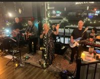 The Cobblestones Band Perform
