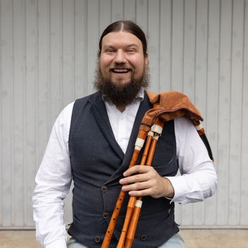 Rick Kruger - bagpipes.

