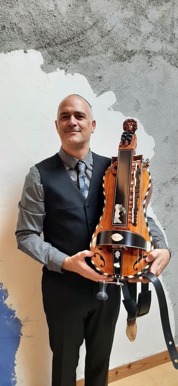 Gregory Jolivet - hurdy-gurdy
