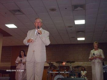 Ole Ern singing The Empty Chair Gatlinburg Gathering 2010
