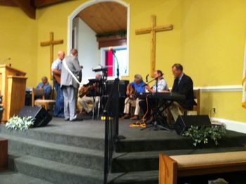 Ernie with musicians at FFWB Crossville 2014

