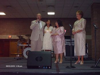 All the Joyaires along with Victoria Huggins at the Gatlinburg Gathering 2010
