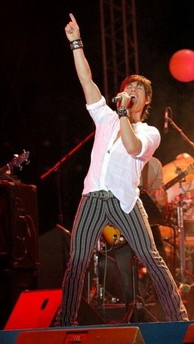 MiG @ MTV Music Summit - Manila, Philippines 2005
