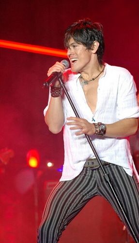MiG @ MTV Music Summit - Manila, Philippines 2005

