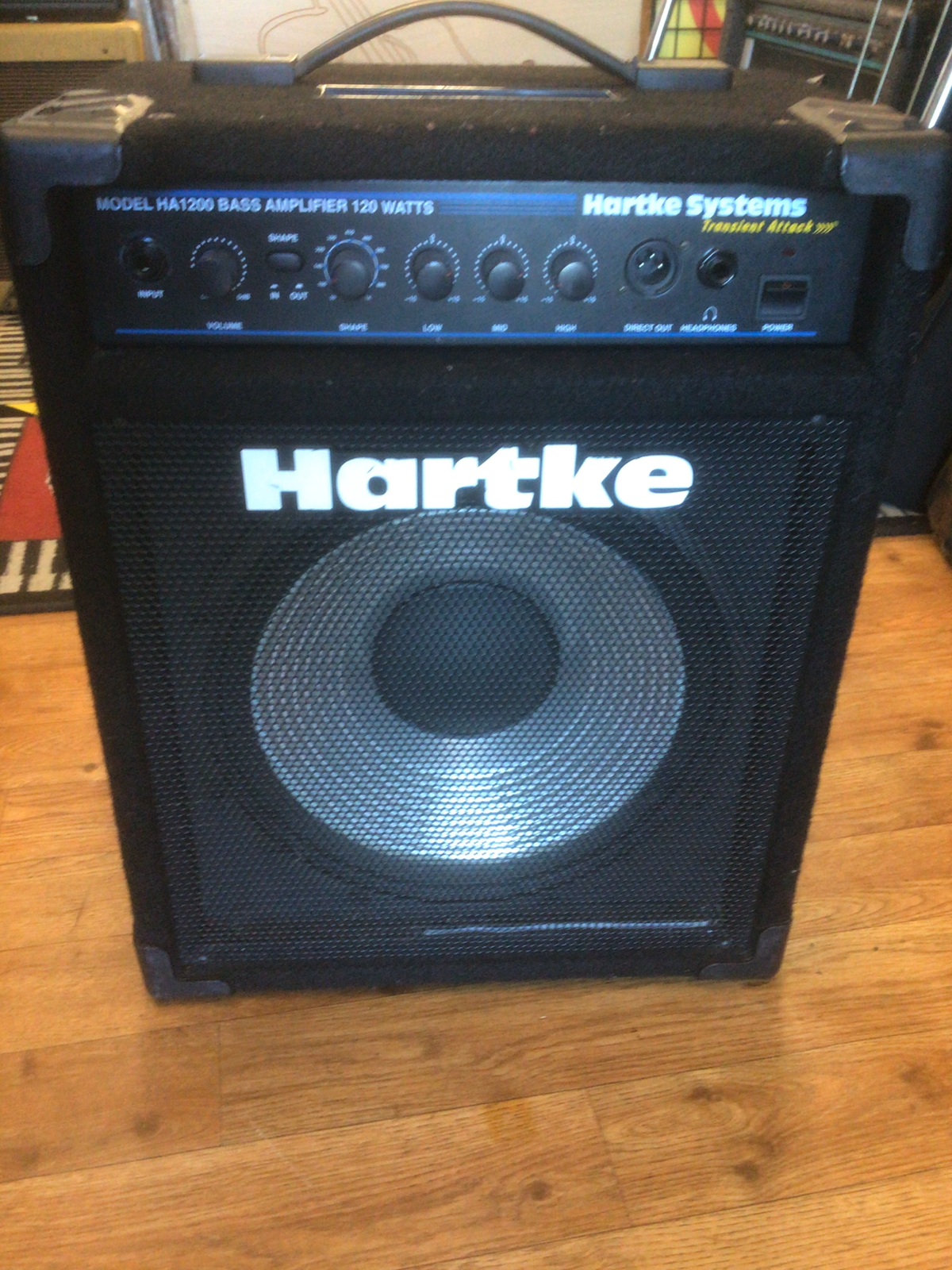 Hartke HA1200 ベースアンプ 120W Hartke HA1200 Kickback 12