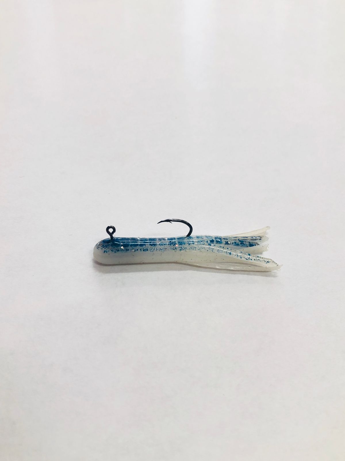WHITE / BLUE SCALE MINIJIG TUBE BAIT