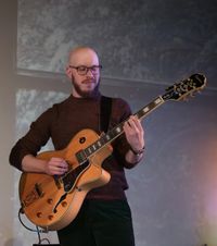 Mike Bryce (private performance for residents)