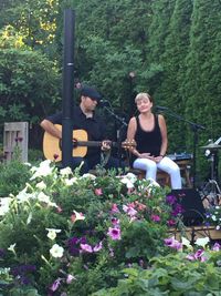 Harris&DeBray play Country Vines Winery!