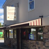 Junior's Lounge