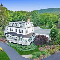 Mountainville Manor