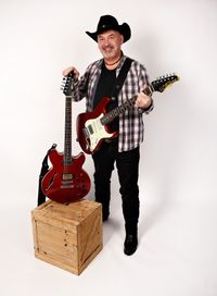 Lee Hodgson solo