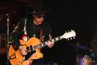 LIGHTNIN' WILLIE