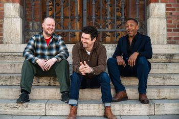 Garrick Davis World Blues: Márton Eged - bass, Sly Juhas - drums, Garrick Davis - guitar, vocals
