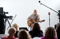 Jim Paradis in concert