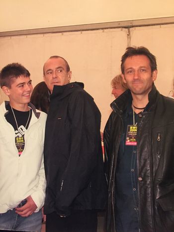 J with Quo
