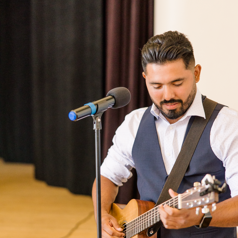 Darian Hernandez performing as a Houston wedding musician at an outdoor ceremony