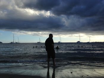 les pieds dans l'eau de là
