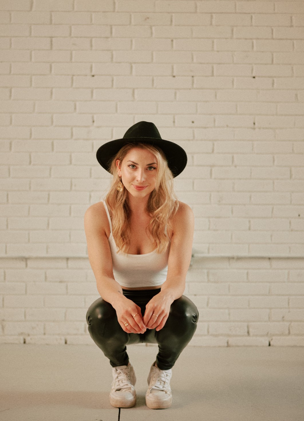 Biography | Kristen Renée