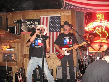 10-17-08: Howie rockin the Palace at the Cowboy for Texas benefit
