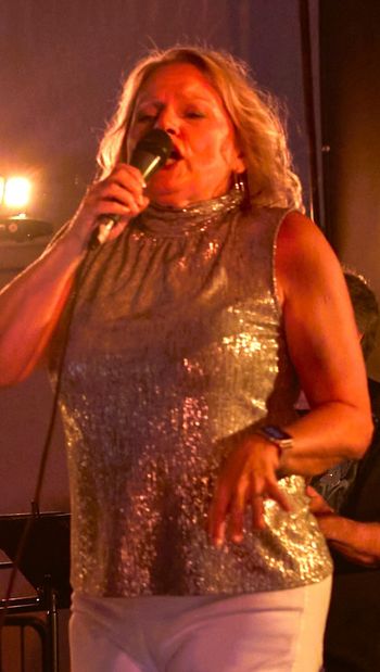 Siobhan Duffy
Lead Vocals
