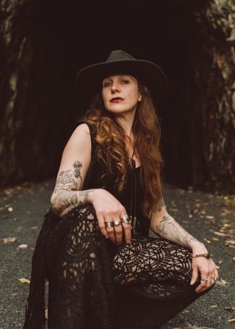 Portrait of Americana singer/songwriter Sarah King